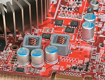 製品の耐久性（寿命）を左右するコンデンサは主要部分に固体電解タイプを採用